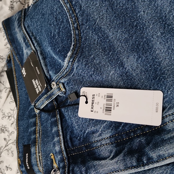 High Waisted Ripped '90s Skinny Jeans - Picture 7 of 7